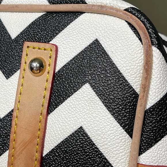 DOONEY & BOURKE CHEVRON LARGE SHOPPER TOTE - Picture 9 of 16